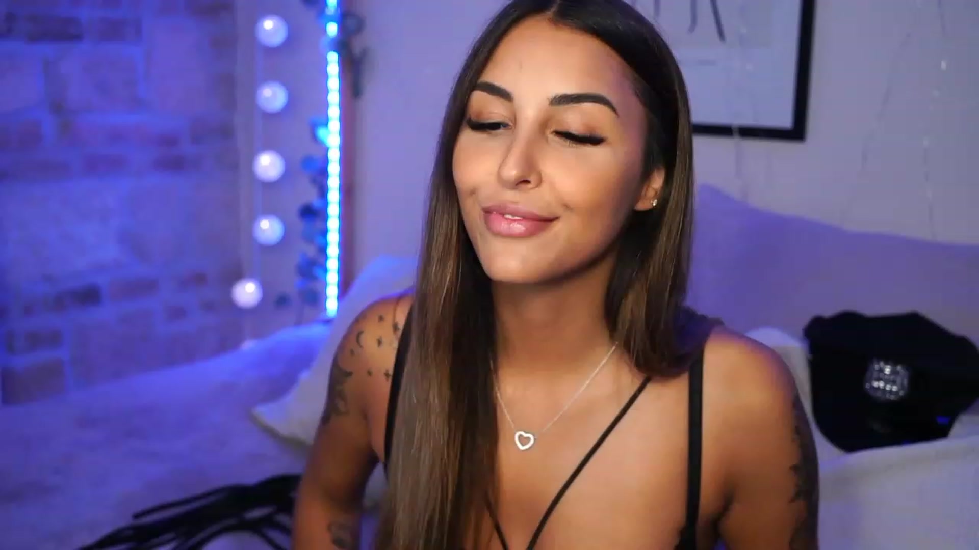 Gallery image thumbnail from Lisamelow's myfreecams stream on, 10/02/2023, 16:51 image 3 of 20