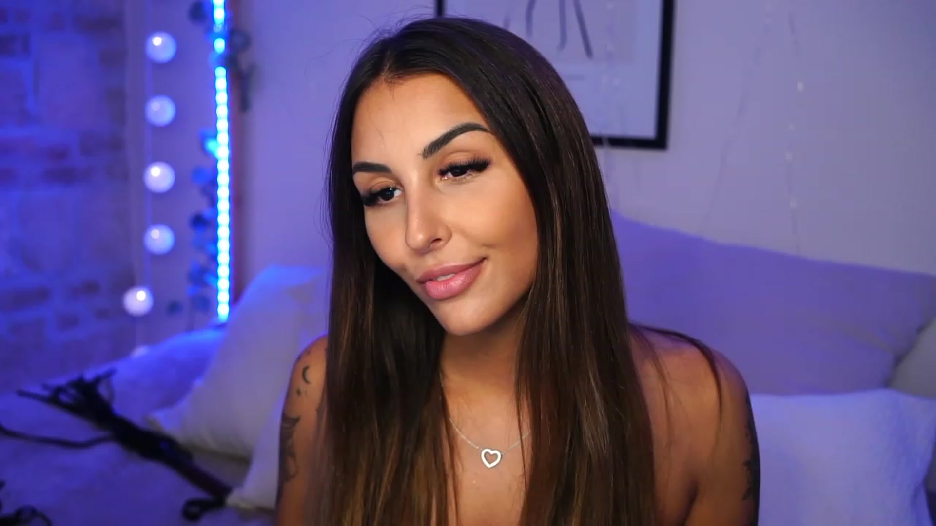 Gallery image thumbnail from Lisamelow's myfreecams stream on, 10/02/2023, 20:35 image 9 of 20