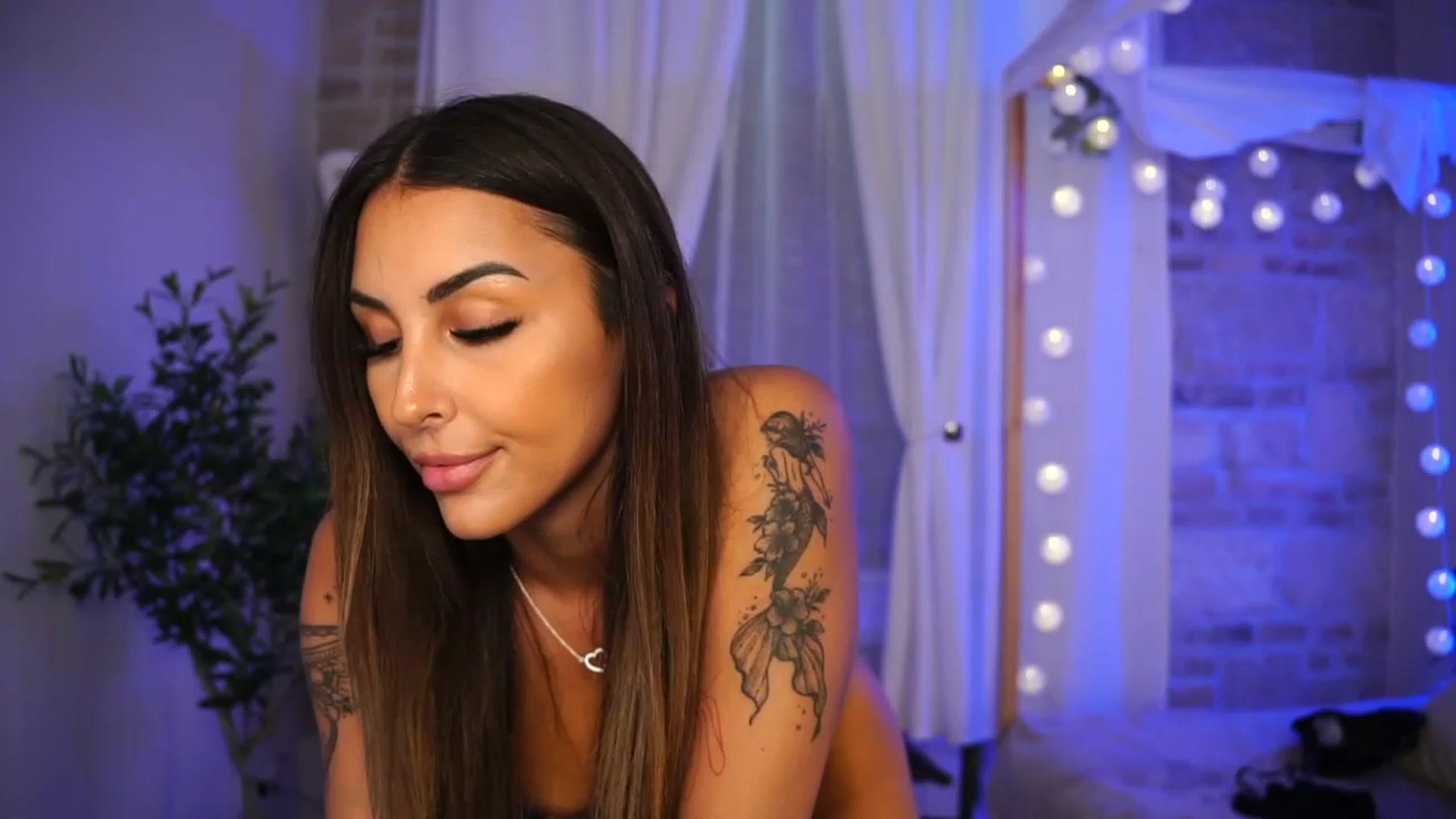 Gallery image thumbnail from Lisamelow's myfreecams stream on, 10/04/2023, 10:13 image 20 of 20