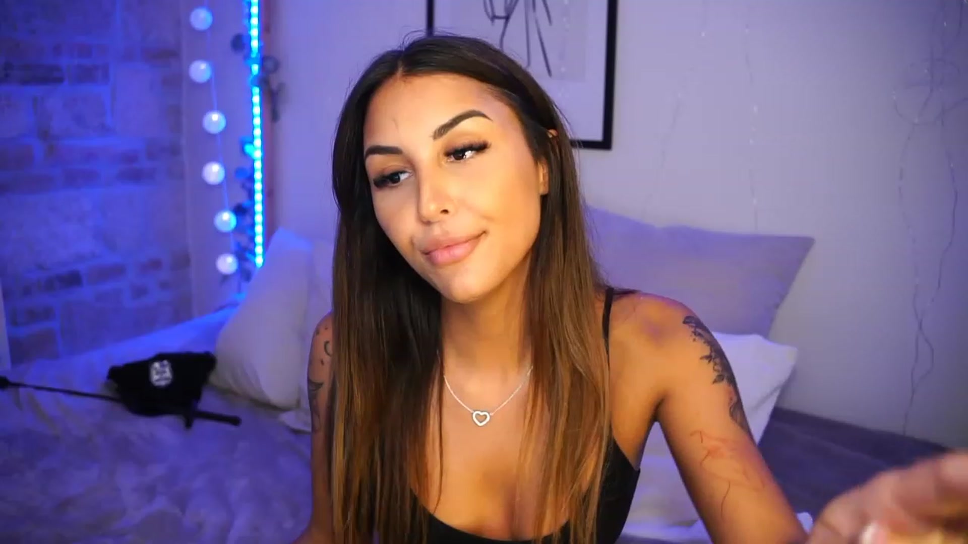 Gallery image thumbnail from Lisamelow's myfreecams stream on, 10/04/2023, 12:09 image 18 of 20