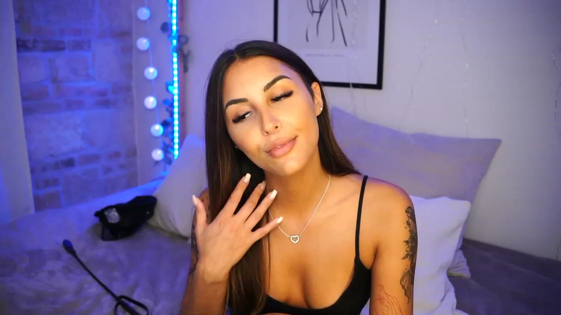 Gallery image thumbnail from Lisamelow's myfreecams stream on, 10/04/2023, 12:09 image 4 of 20