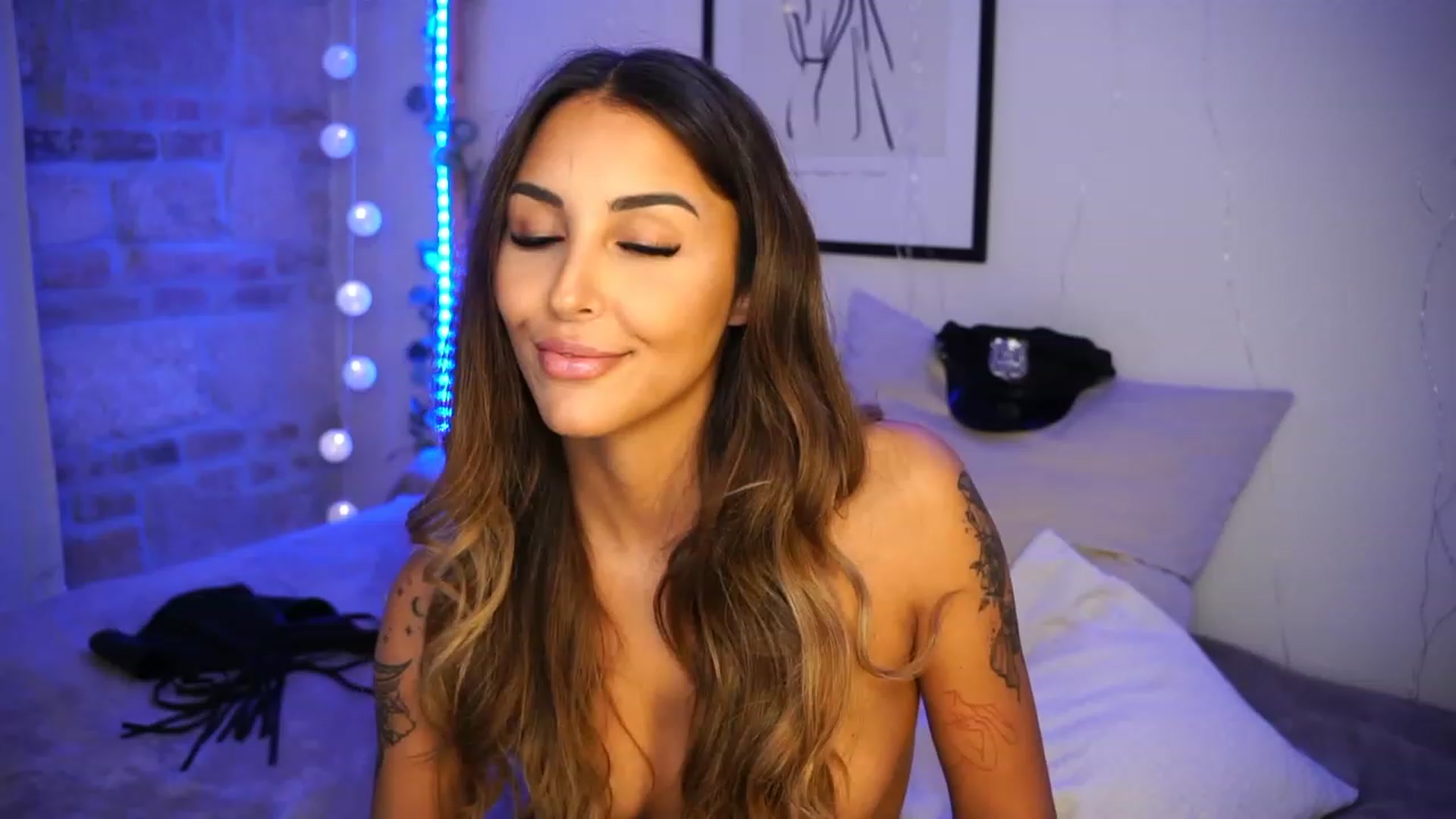 Gallery image thumbnail from Lisamelow's myfreecams stream on, 10/05/2023, 16:42 image 18 of 20