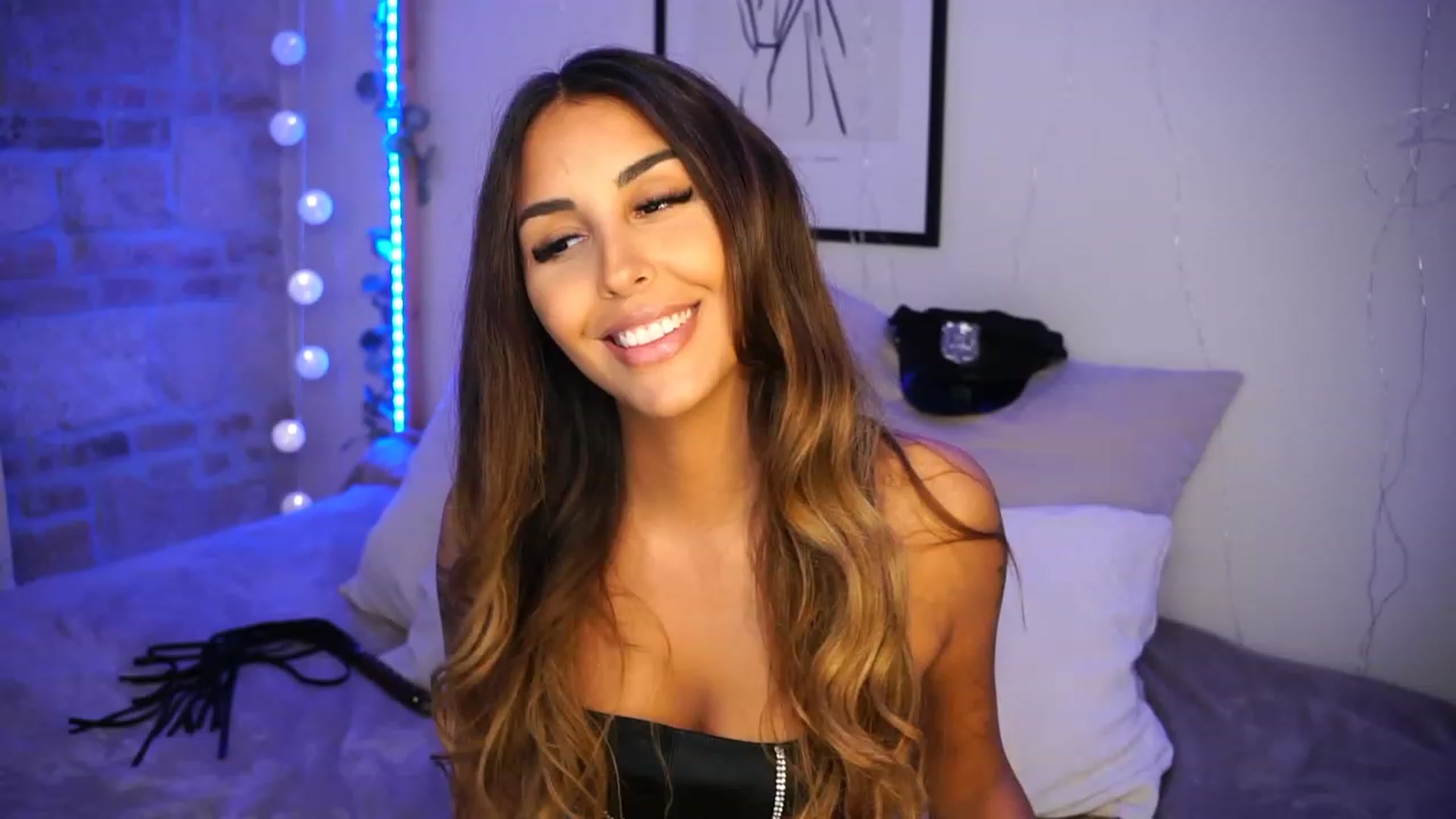 Gallery image thumbnail from Lisamelow's myfreecams stream on, 10/05/2023, 16:42 image 15 of 20