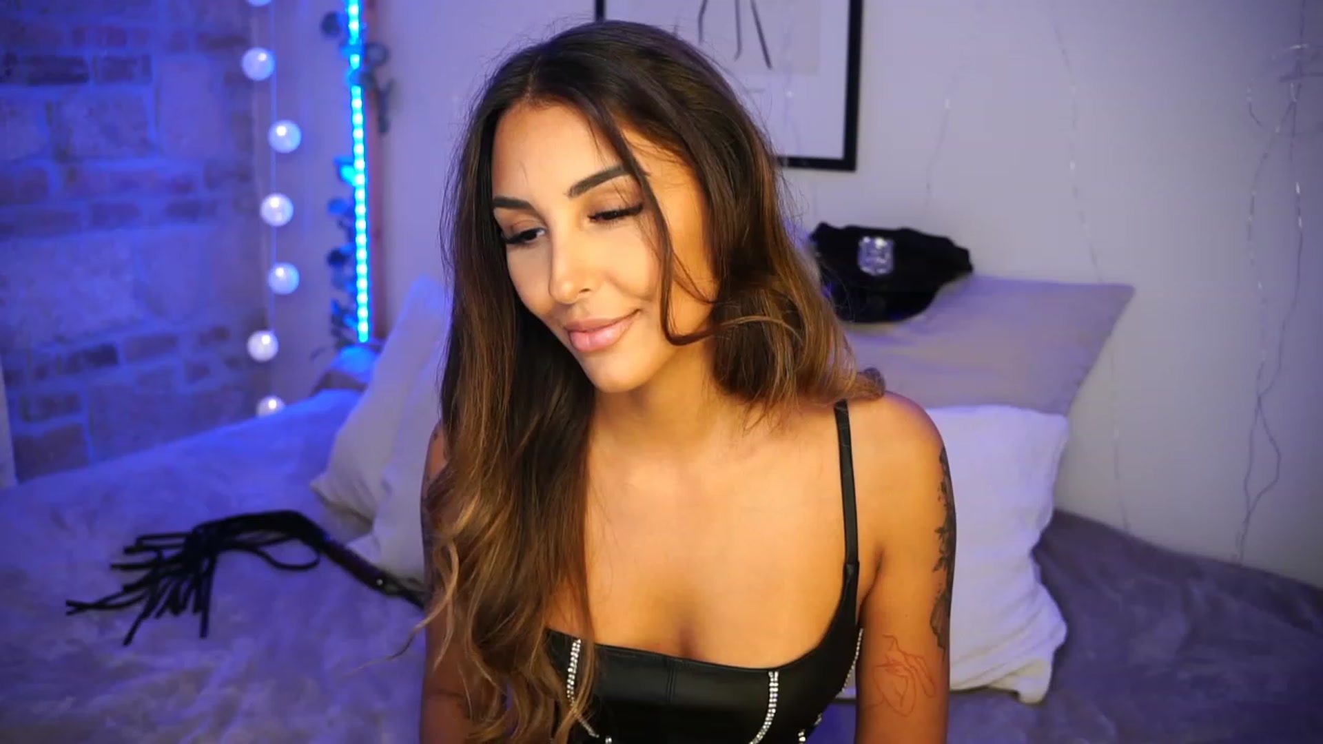 Gallery image thumbnail from Lisamelow's myfreecams stream on, 10/05/2023, 16:42 image 13 of 20