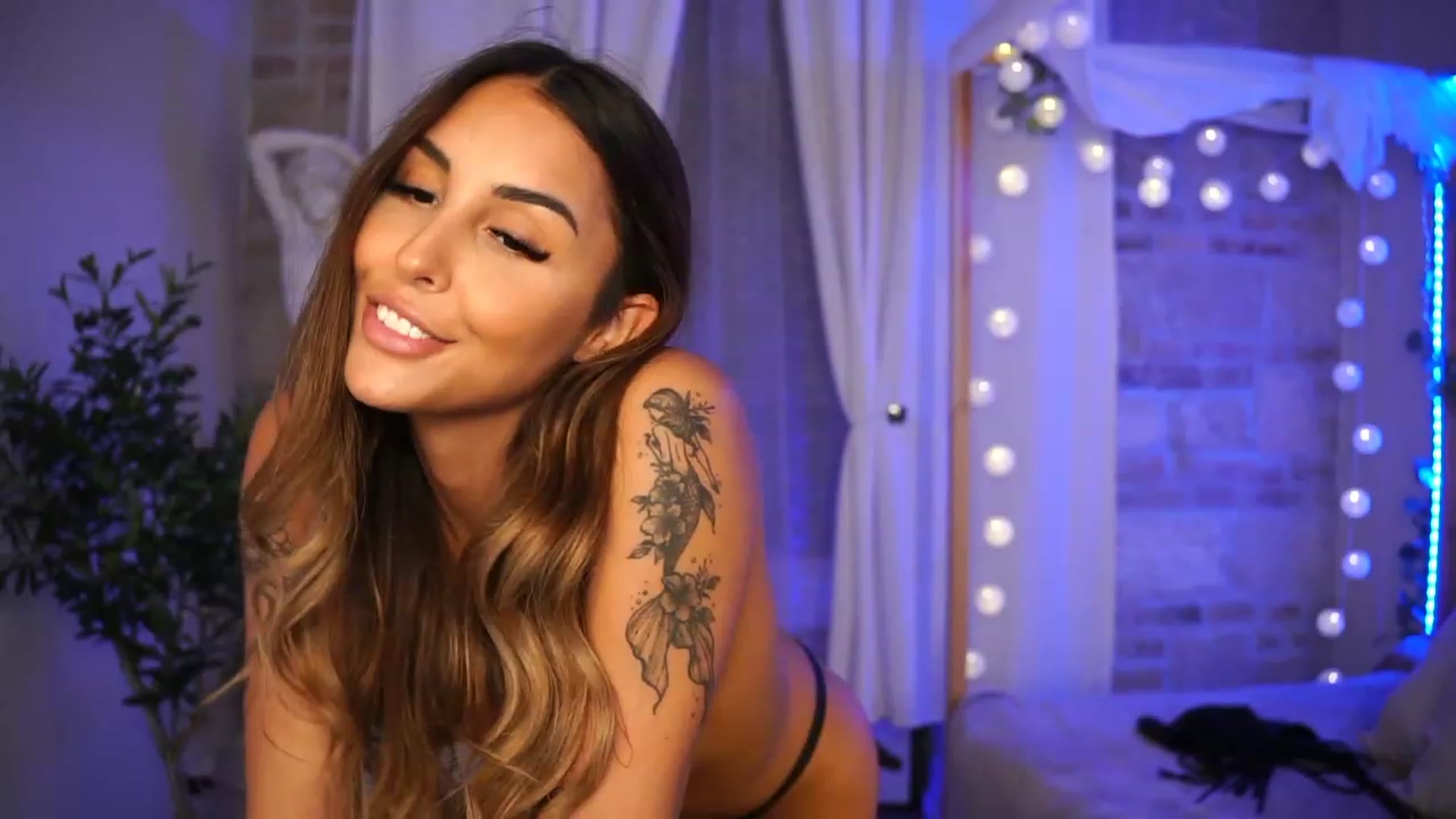 Gallery image thumbnail from Lisamelow's myfreecams stream on, 10/05/2023, 16:42 image 20 of 20