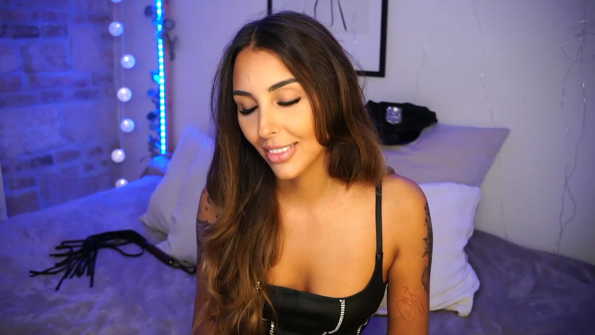 Gallery image thumbnail from Lisamelow's myfreecams stream on, 10/05/2023, 16:42 image 11 of 20