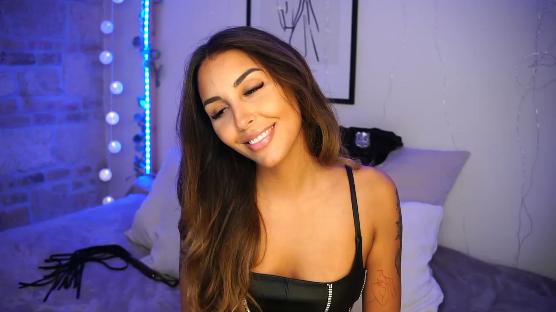 Gallery image thumbnail from Lisamelow's myfreecams stream on, 10/05/2023, 16:42 image 8 of 20