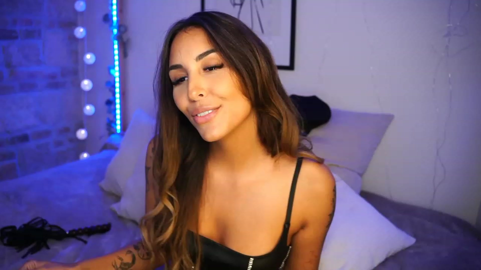 Gallery image thumbnail from Lisamelow's myfreecams stream on, 10/05/2023, 19:05 image 7 of 20