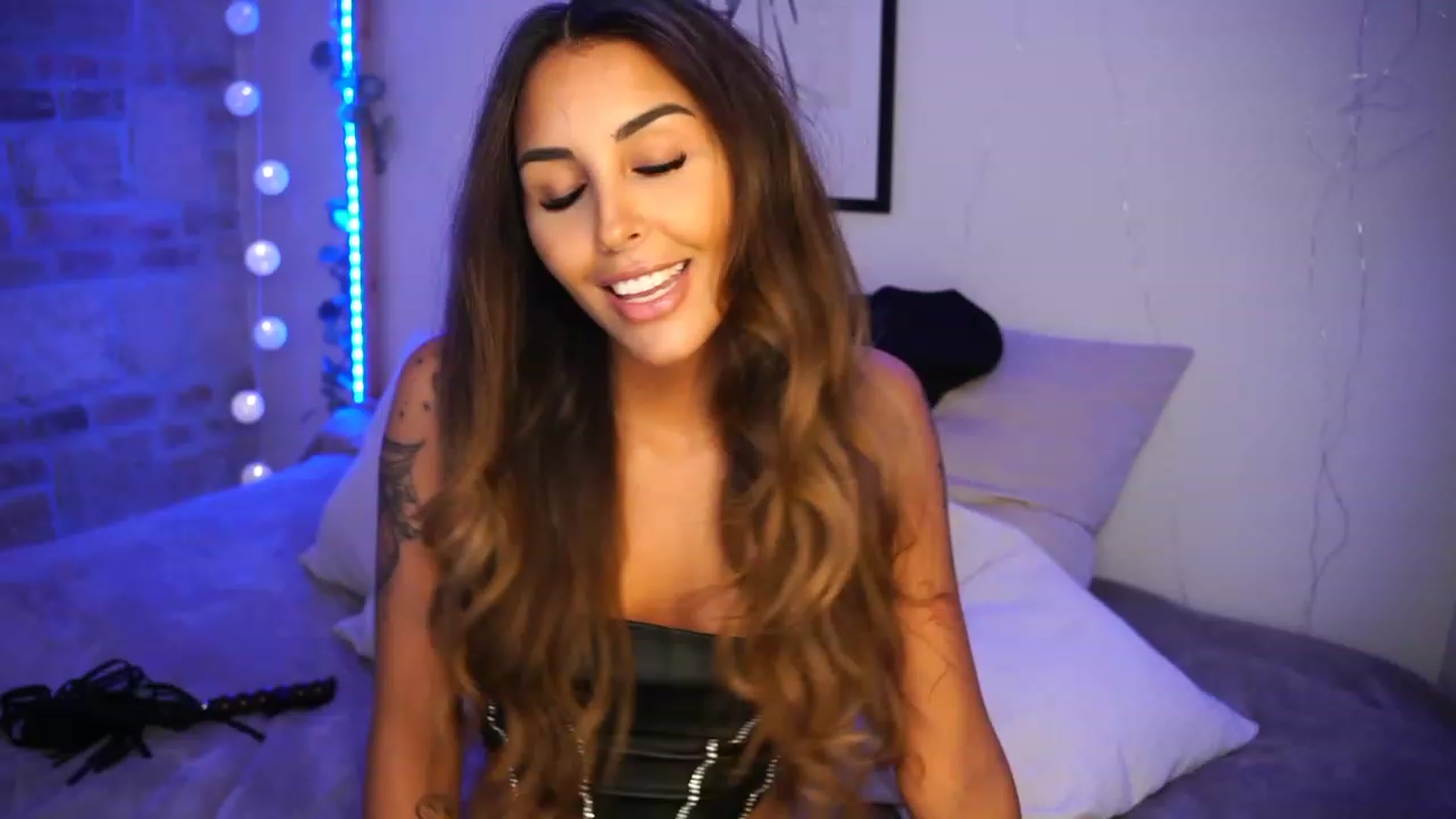 Gallery image thumbnail from Lisamelow's myfreecams stream on, 10/05/2023, 19:05 image 5 of 20