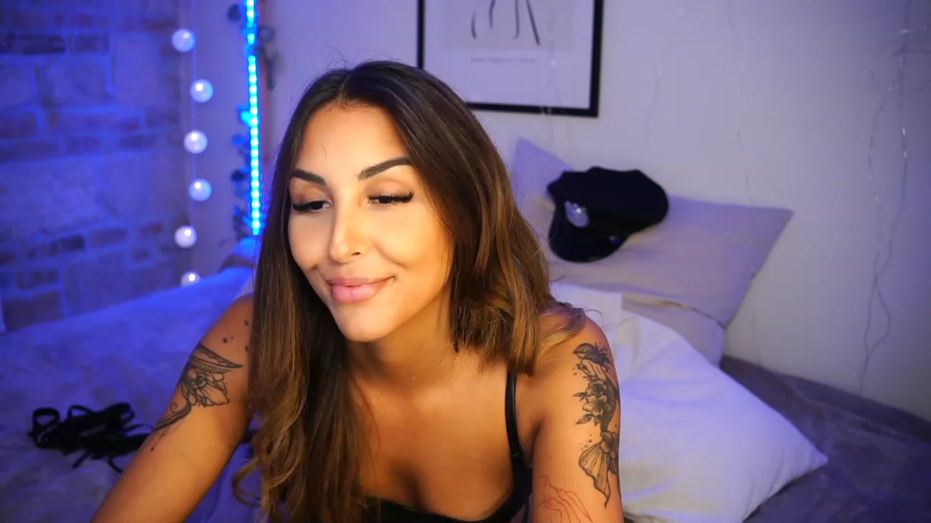 Gallery image thumbnail from Lisamelow's myfreecams stream on, 10/05/2023, 19:05 image 15 of 20