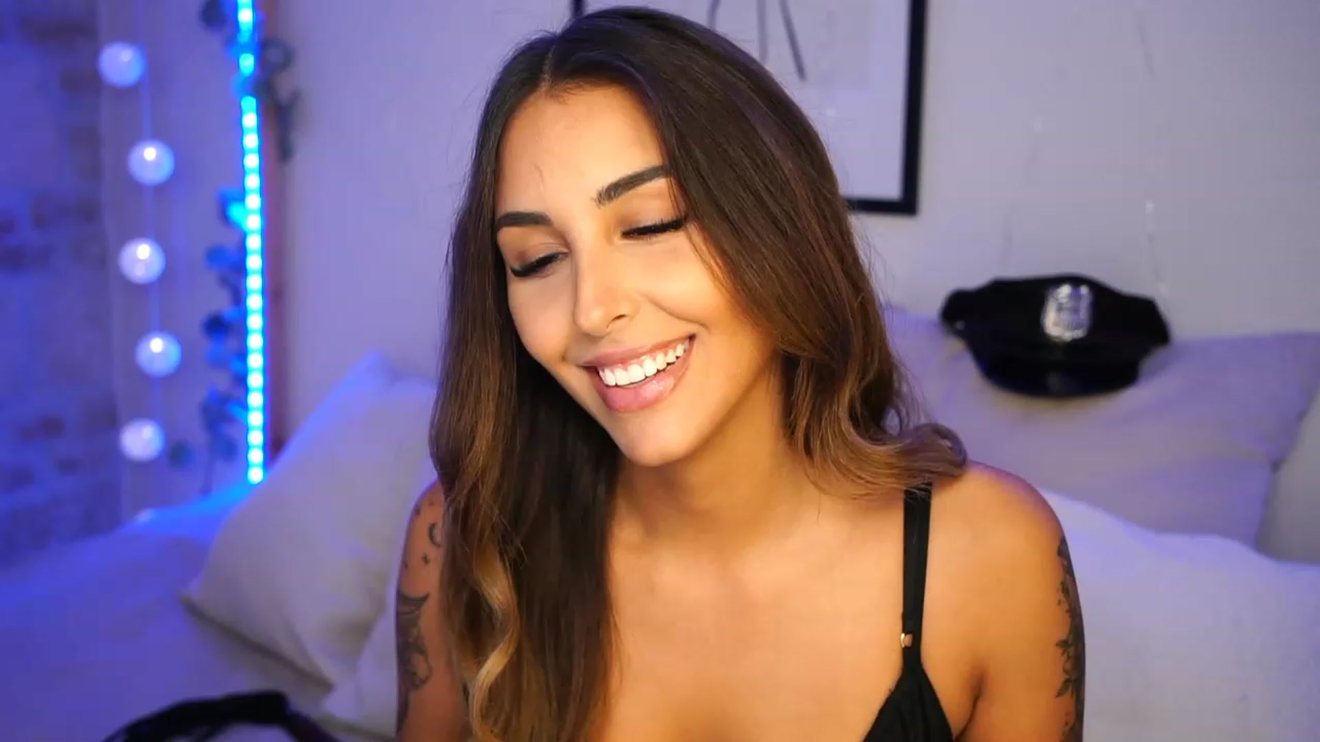 Gallery image thumbnail from Lisamelow's myfreecams stream on, 10/06/2023, 15:17 image 1 of 20