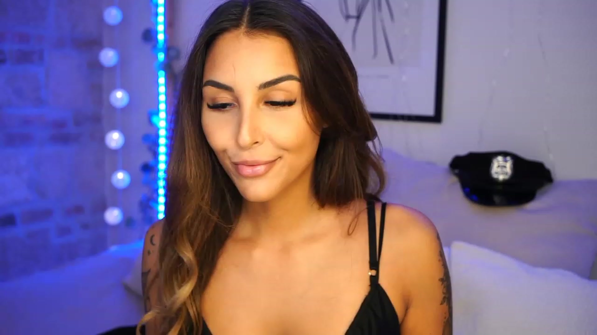 Gallery image thumbnail from Lisamelow's myfreecams stream on, 10/06/2023, 15:17 image 3 of 20