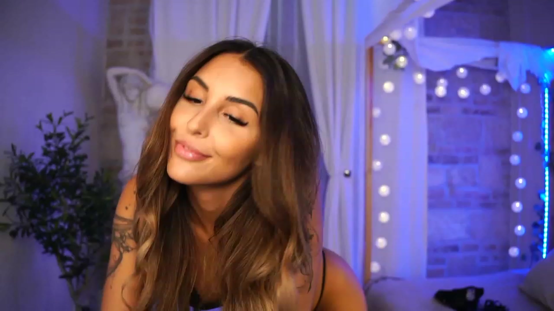 Gallery image thumbnail from Lisamelow's myfreecams stream on, 10/06/2023, 15:17 image 10 of 20