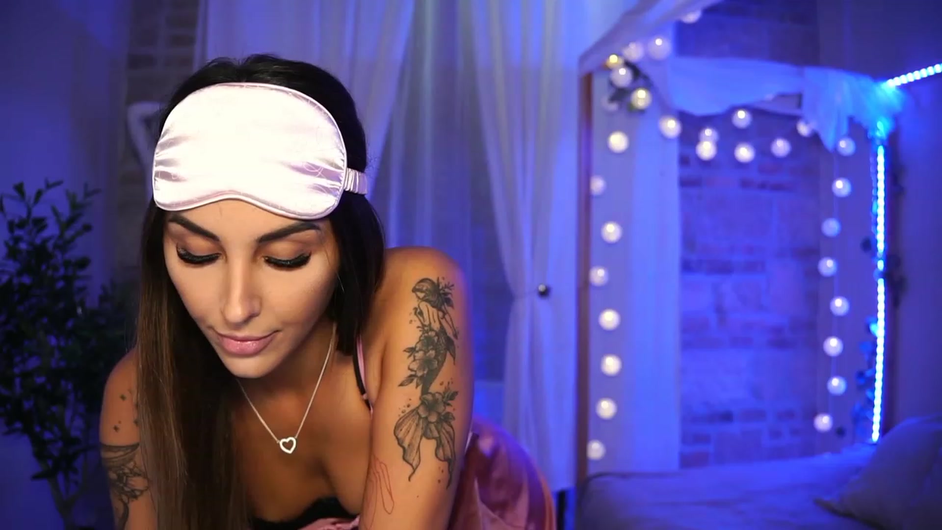 Gallery image thumbnail from Lisamelow's myfreecams stream on, 10/13/2023, 13:44 image 8 of 20