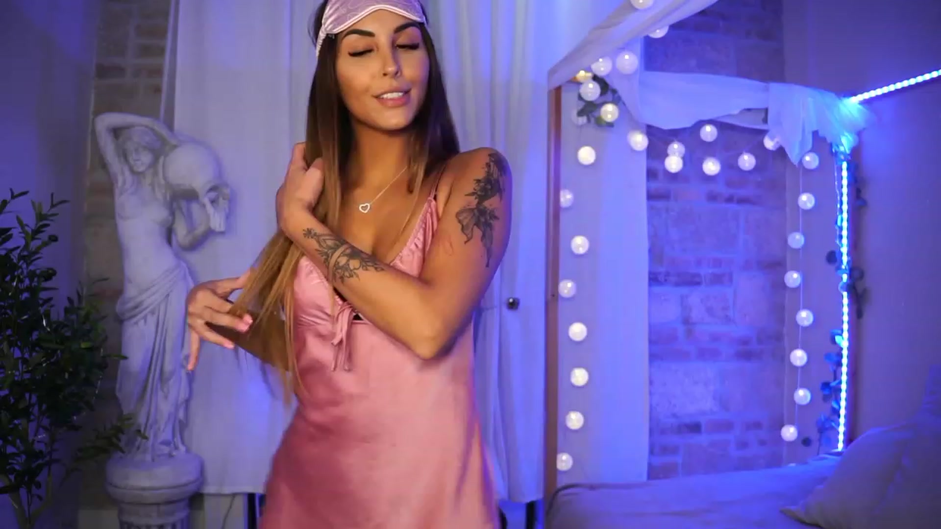 Gallery image thumbnail from Lisamelow's myfreecams stream on, 10/13/2023, 13:44 image 3 of 20