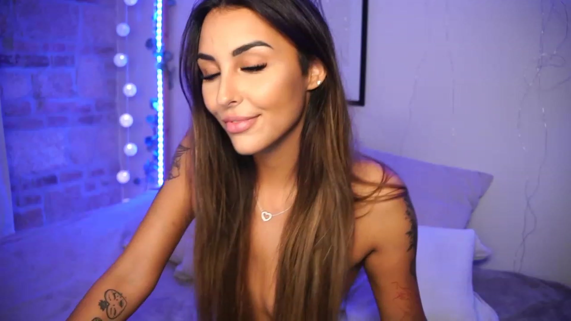 Gallery image thumbnail from Lisamelow's myfreecams stream on, 10/13/2023, 17:20 image 20 of 20
