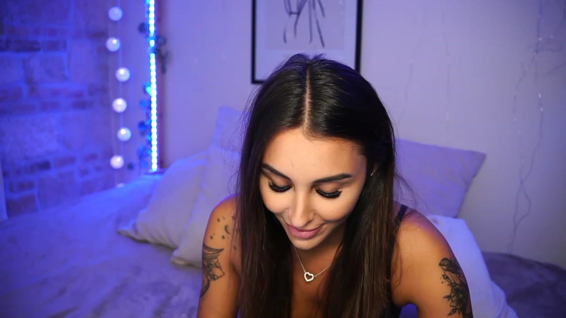 Gallery image thumbnail from Lisamelow's myfreecams stream on, 10/13/2023, 17:20 image 11 of 20