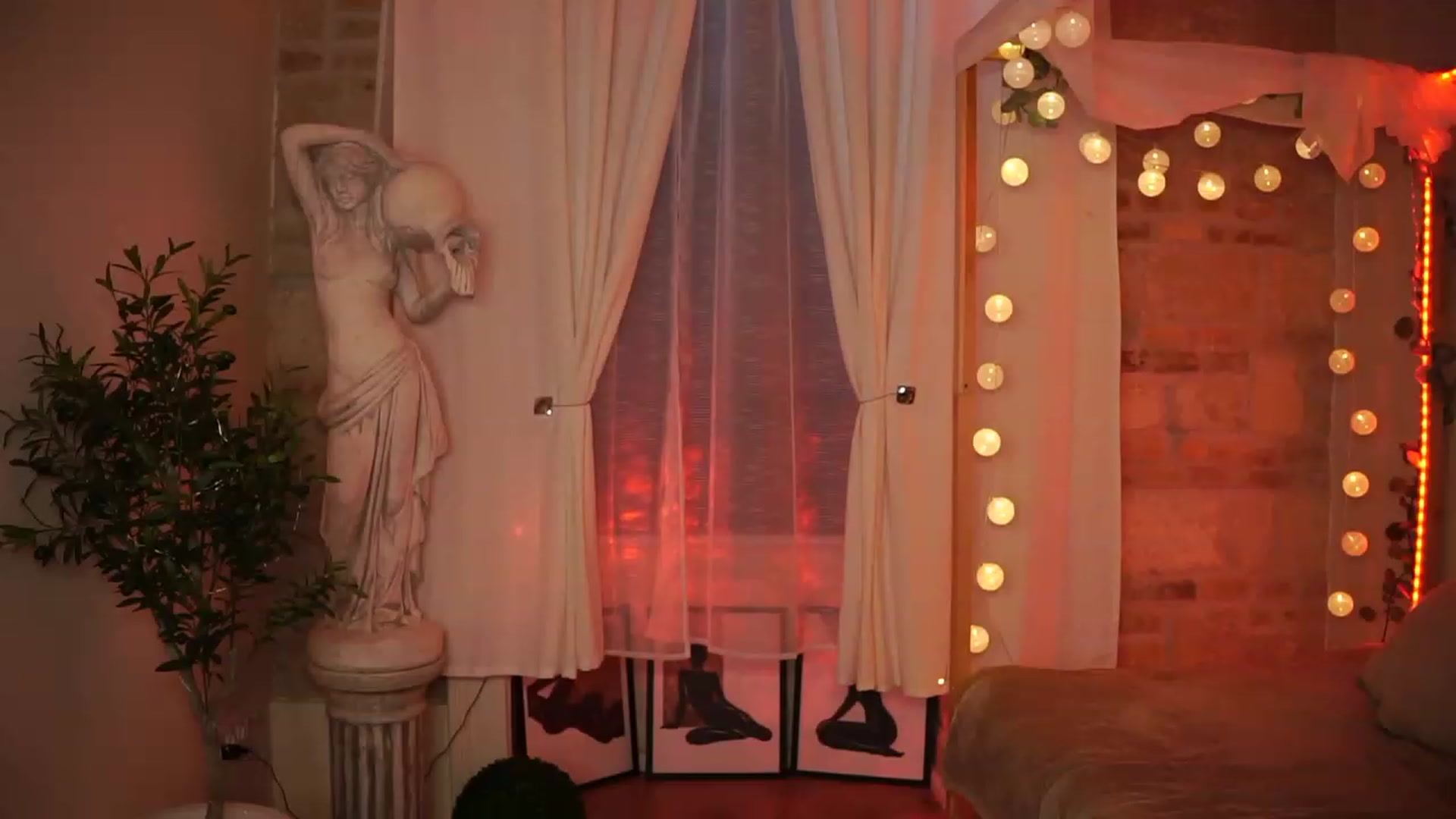 Gallery image thumbnail from Lisamelow's myfreecams stream on, 10/17/2023, 14:06 image 14 of 20