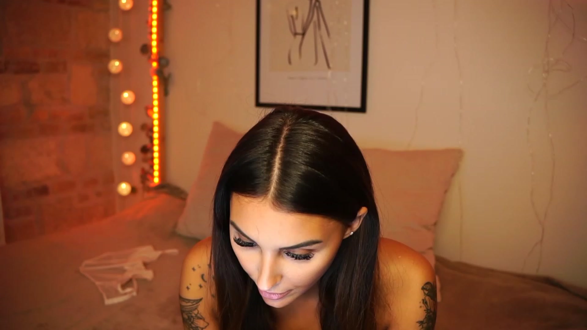 Gallery image thumbnail from Lisamelow's myfreecams stream on, 10/20/2023, 14:18 image 14 of 20