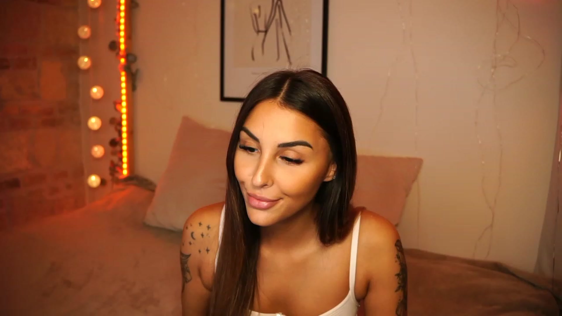 Gallery image thumbnail from Lisamelow's myfreecams stream on, 10/20/2023, 15:05 image 3 of 20