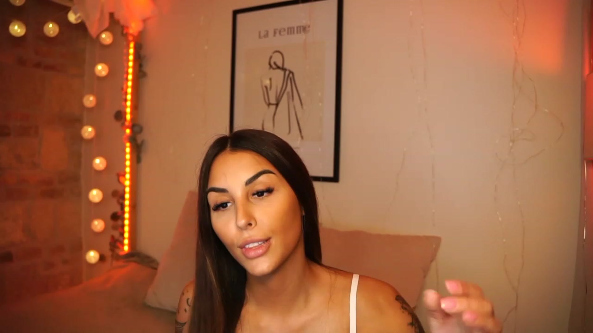 Gallery image thumbnail from Lisamelow's myfreecams stream on, 10/20/2023, 15:05 image 2 of 20