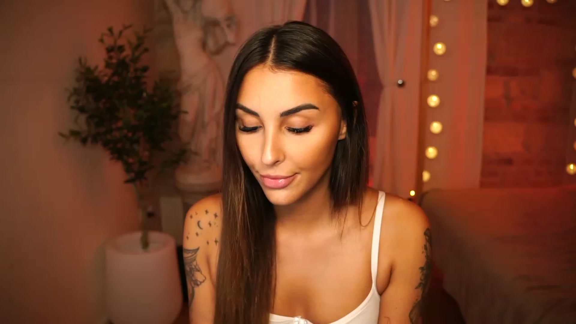 Gallery image thumbnail from Lisamelow's myfreecams stream on, 10/20/2023, 15:05 image 16 of 20