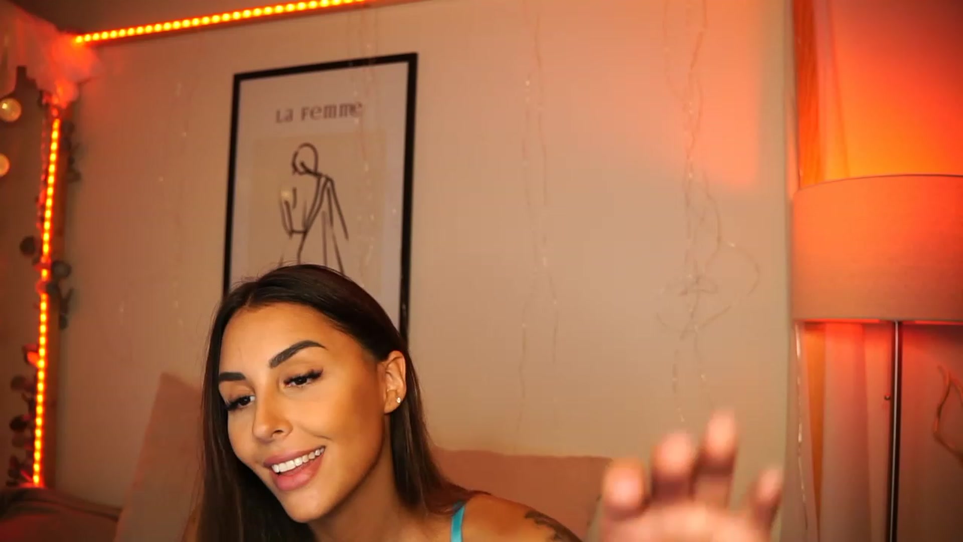 Gallery image thumbnail from Lisamelow's myfreecams stream on, 10/21/2023, 06:59 image 12 of 20