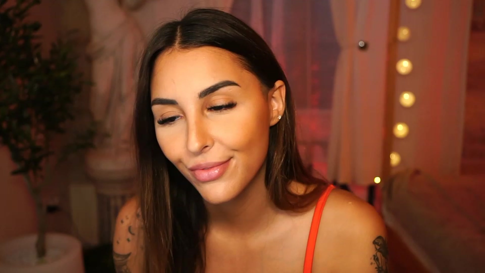 Gallery image thumbnail from Lisamelow's myfreecams stream on, 10/22/2023, 07:19 image 19 of 20