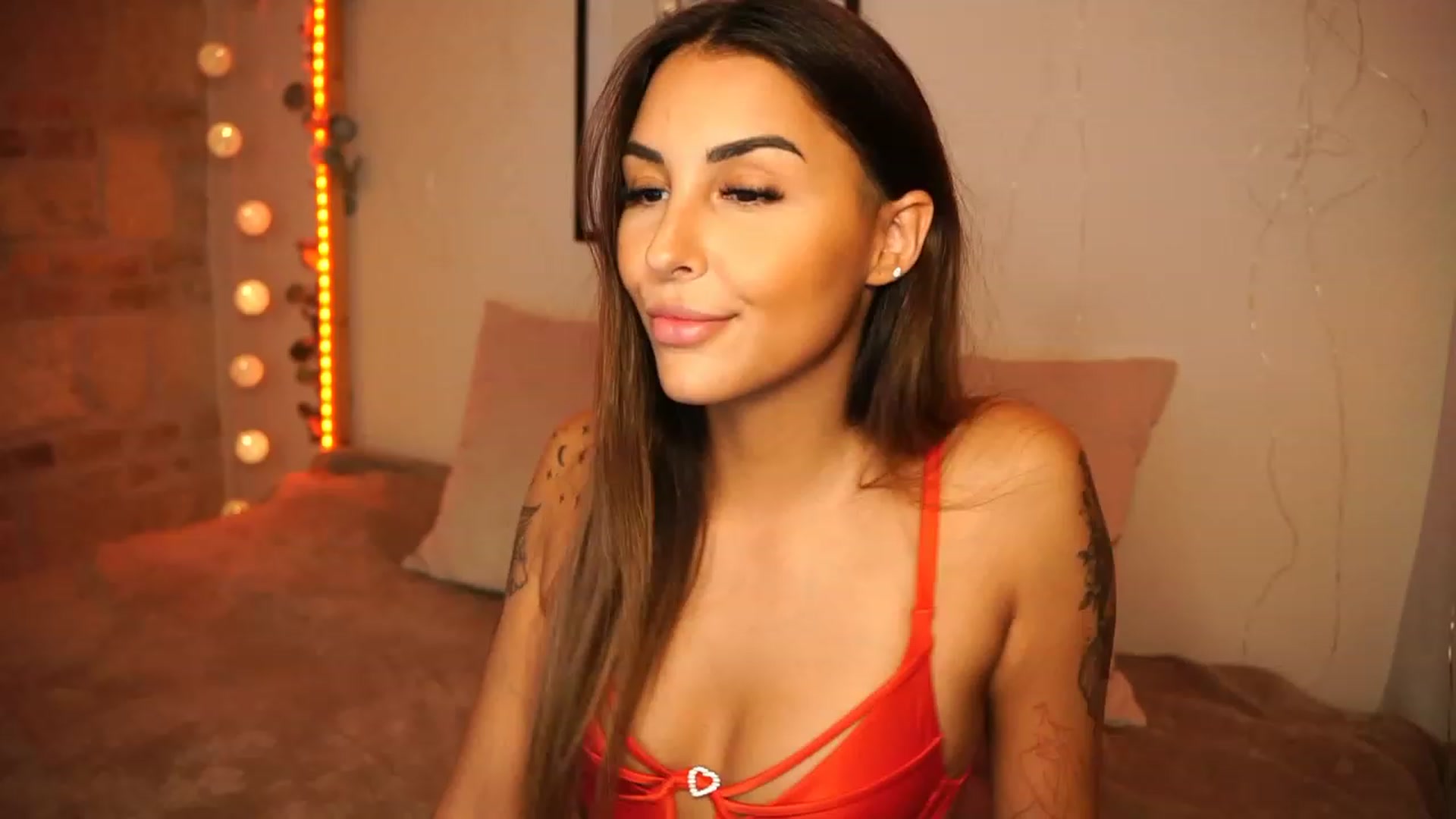 Gallery image thumbnail from Lisamelow's myfreecams stream on, 10/22/2023, 09:32 image 13 of 20
