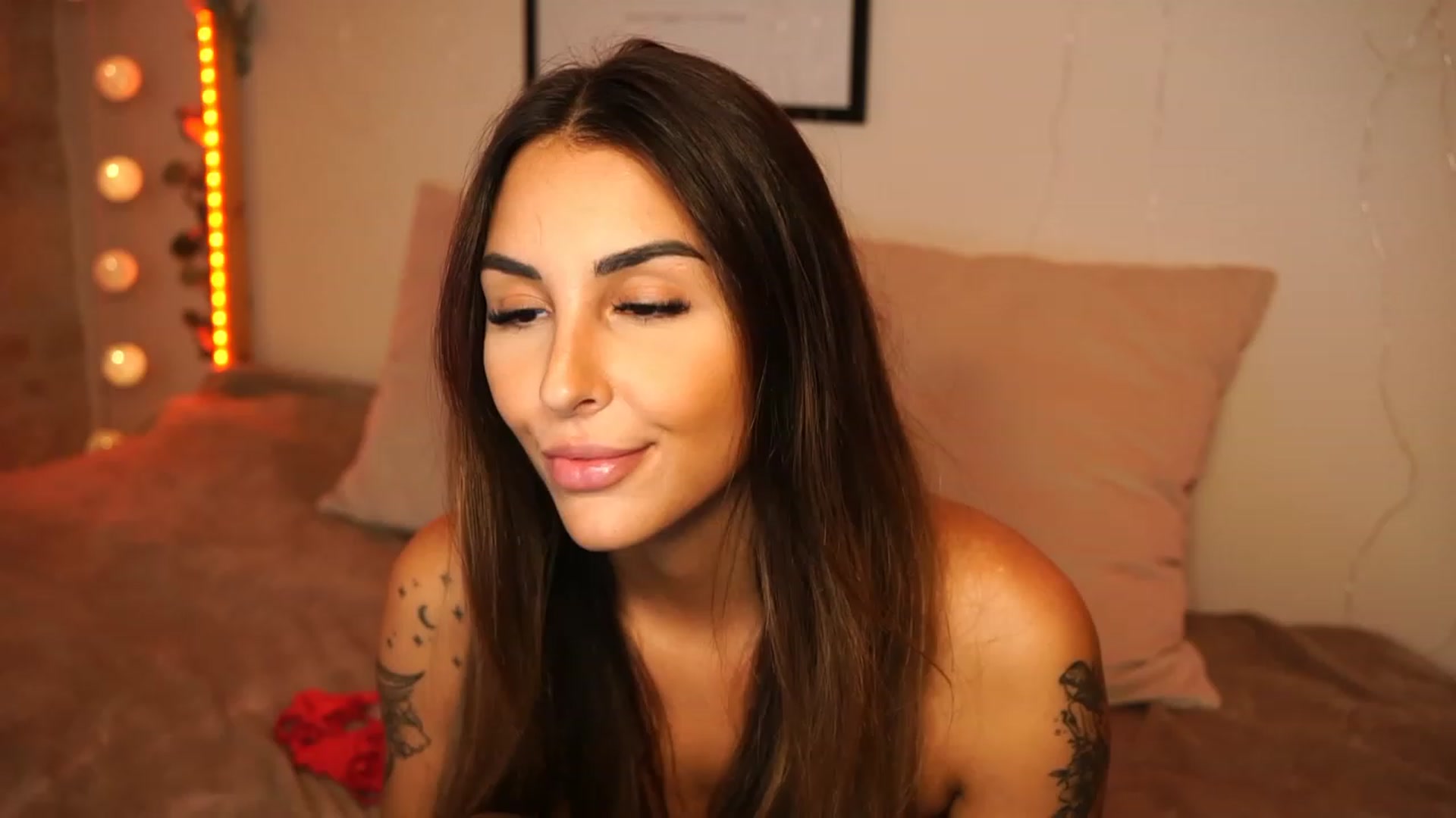 Gallery image thumbnail from Lisamelow's myfreecams stream on, 10/22/2023, 09:48 image 2 of 20