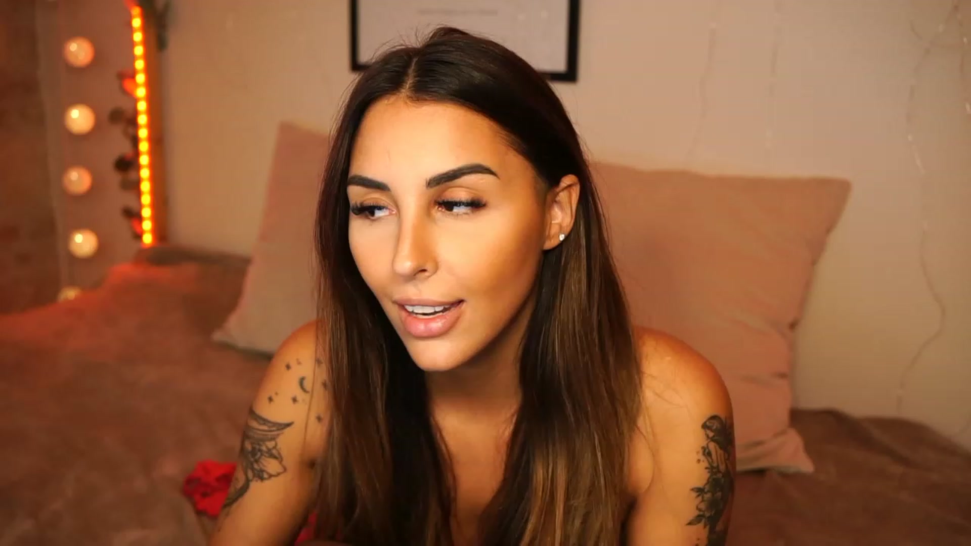 Gallery image thumbnail from Lisamelow's myfreecams stream on, 10/22/2023, 09:48 image 6 of 20