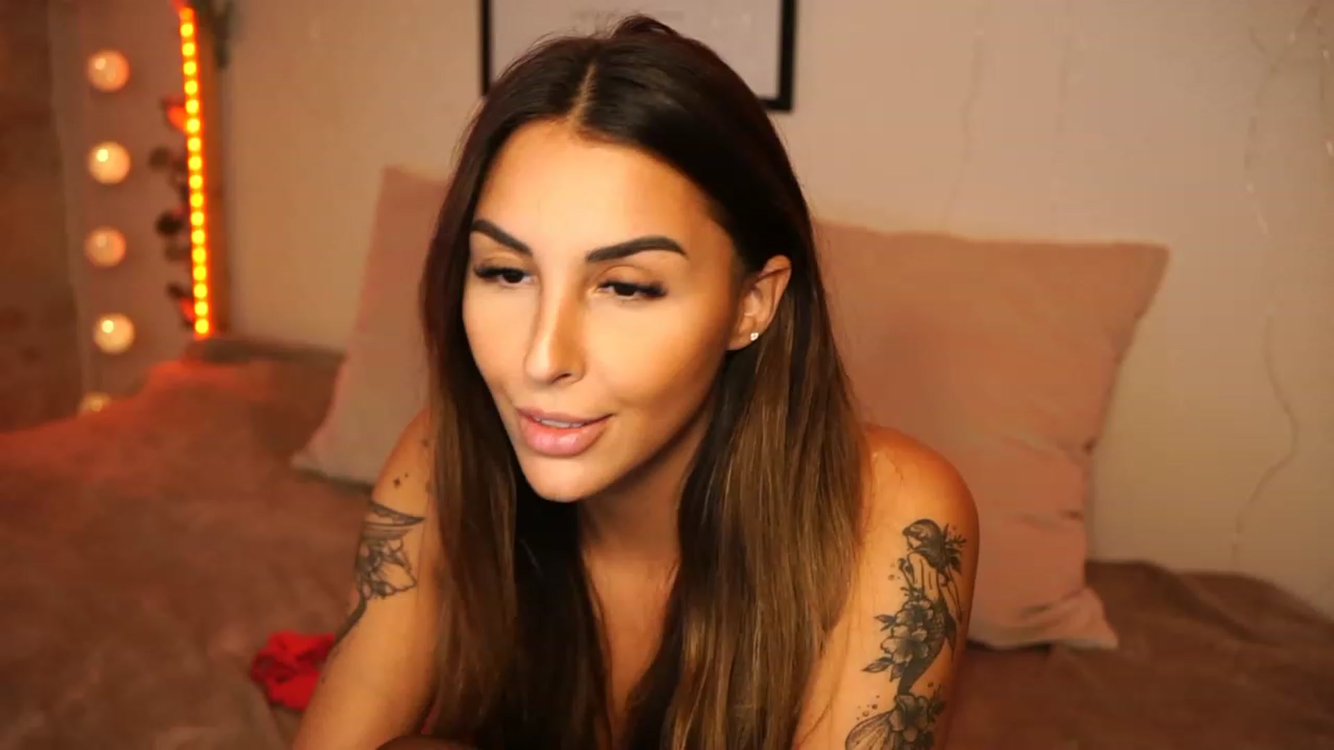 Gallery image thumbnail from Lisamelow's myfreecams stream on, 10/22/2023, 09:48 image 9 of 20