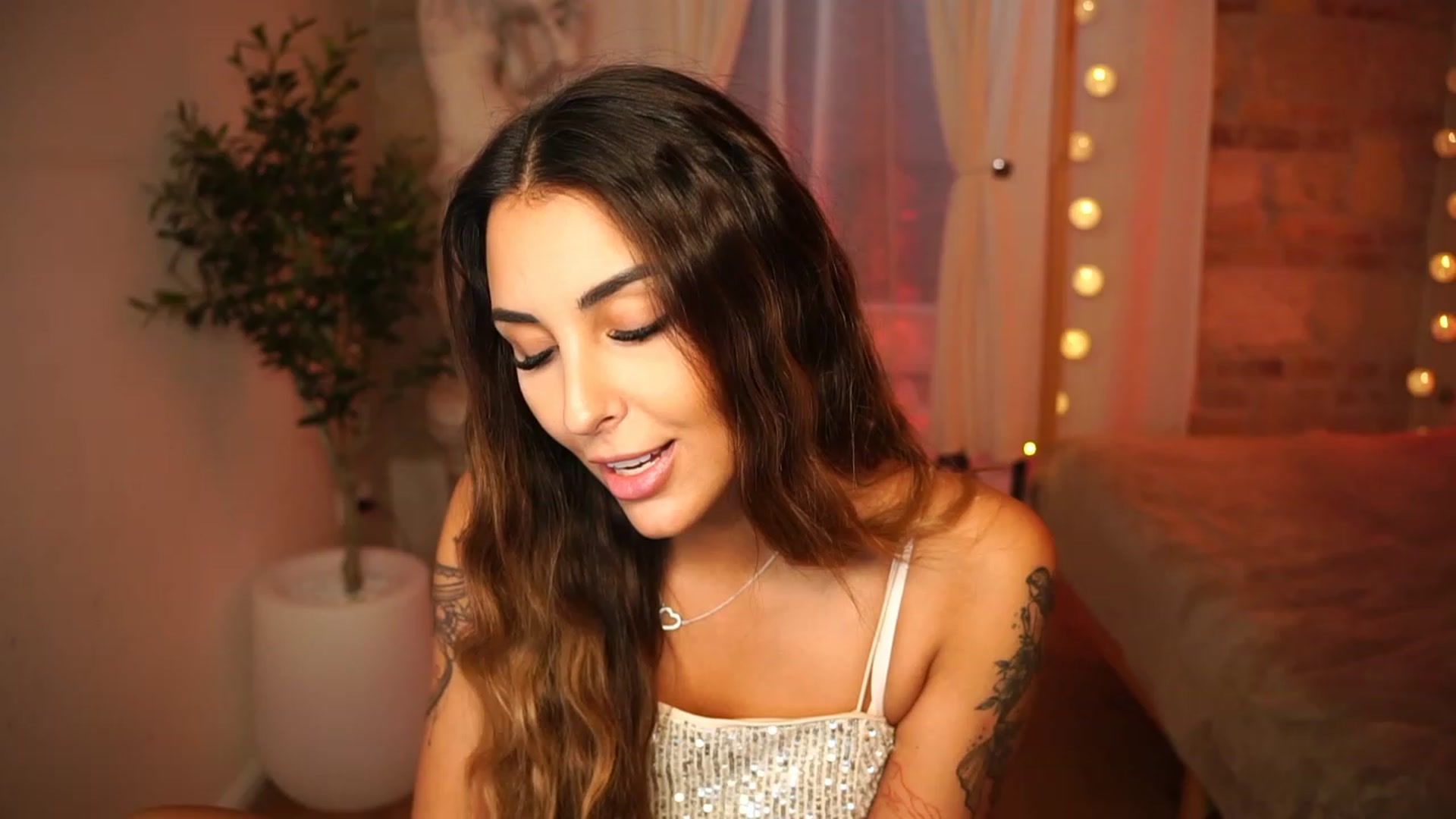 Gallery image thumbnail from Lisamelow's myfreecams stream on, 10/23/2023, 12:12 image 11 of 20