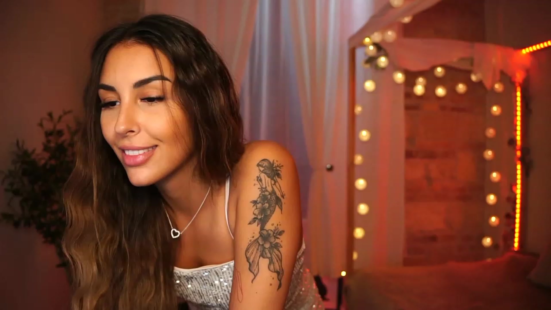 Gallery image thumbnail from Lisamelow's myfreecams stream on, 10/23/2023, 12:12 image 6 of 20