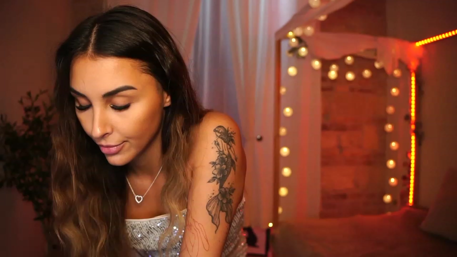 Gallery image thumbnail from Lisamelow's myfreecams stream on, 10/23/2023, 12:12 image 20 of 20