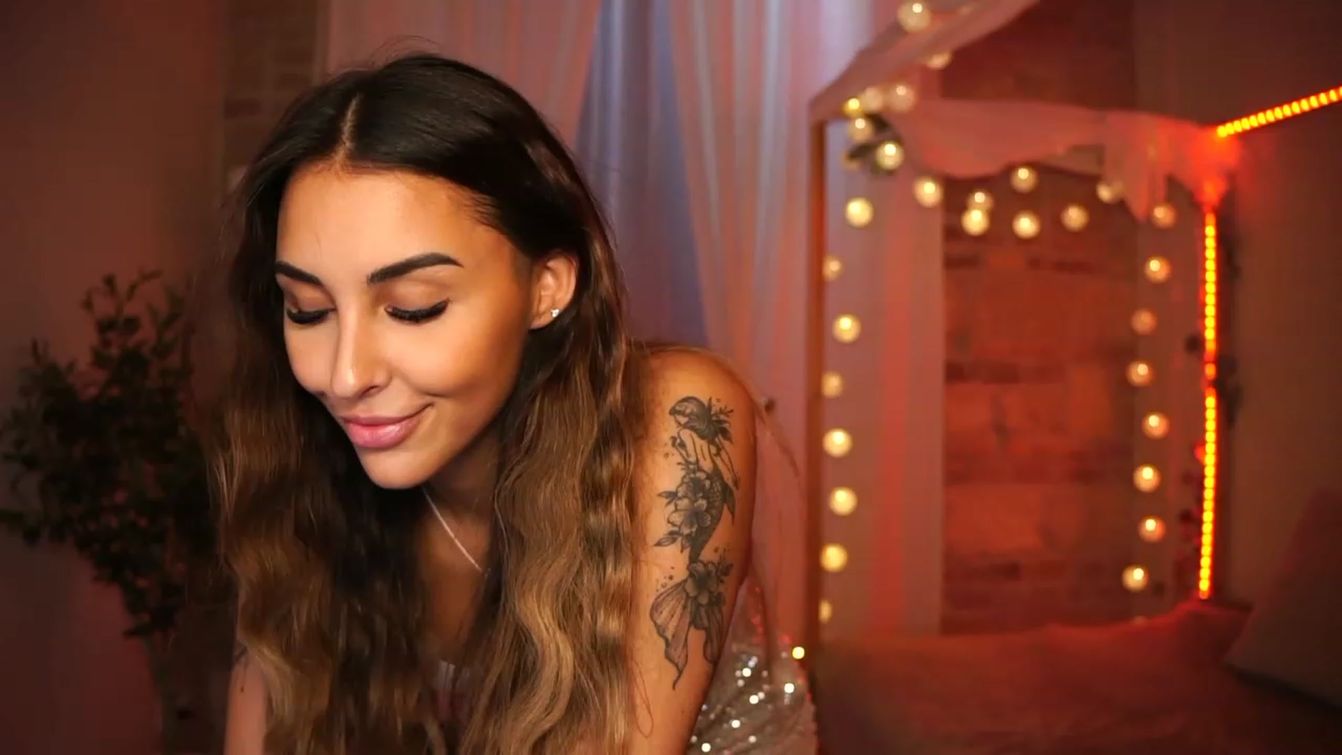 Gallery image thumbnail from Lisamelow's myfreecams stream on, 10/23/2023, 14:06 image 2 of 20