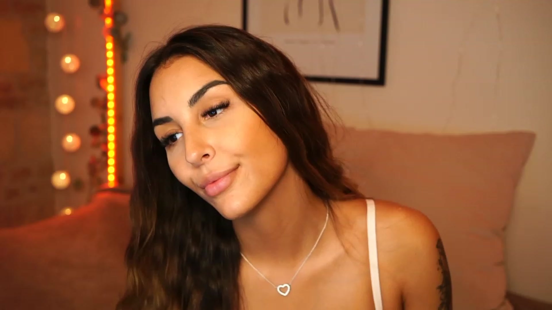 Gallery image thumbnail from Lisamelow's myfreecams stream on, 10/23/2023, 14:06 image 9 of 20