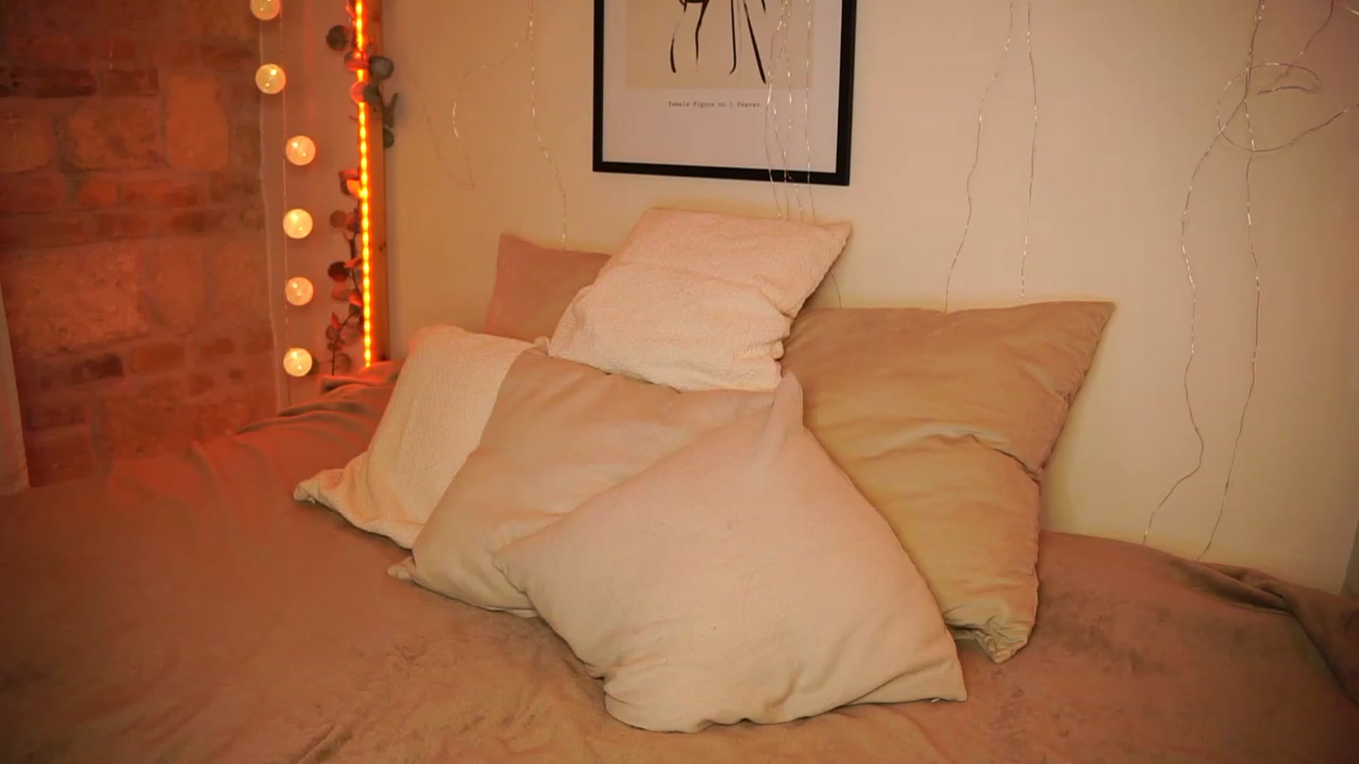 Gallery image thumbnail from Lisamelow's myfreecams stream on, 10/27/2023, 19:05 image 20 of 20