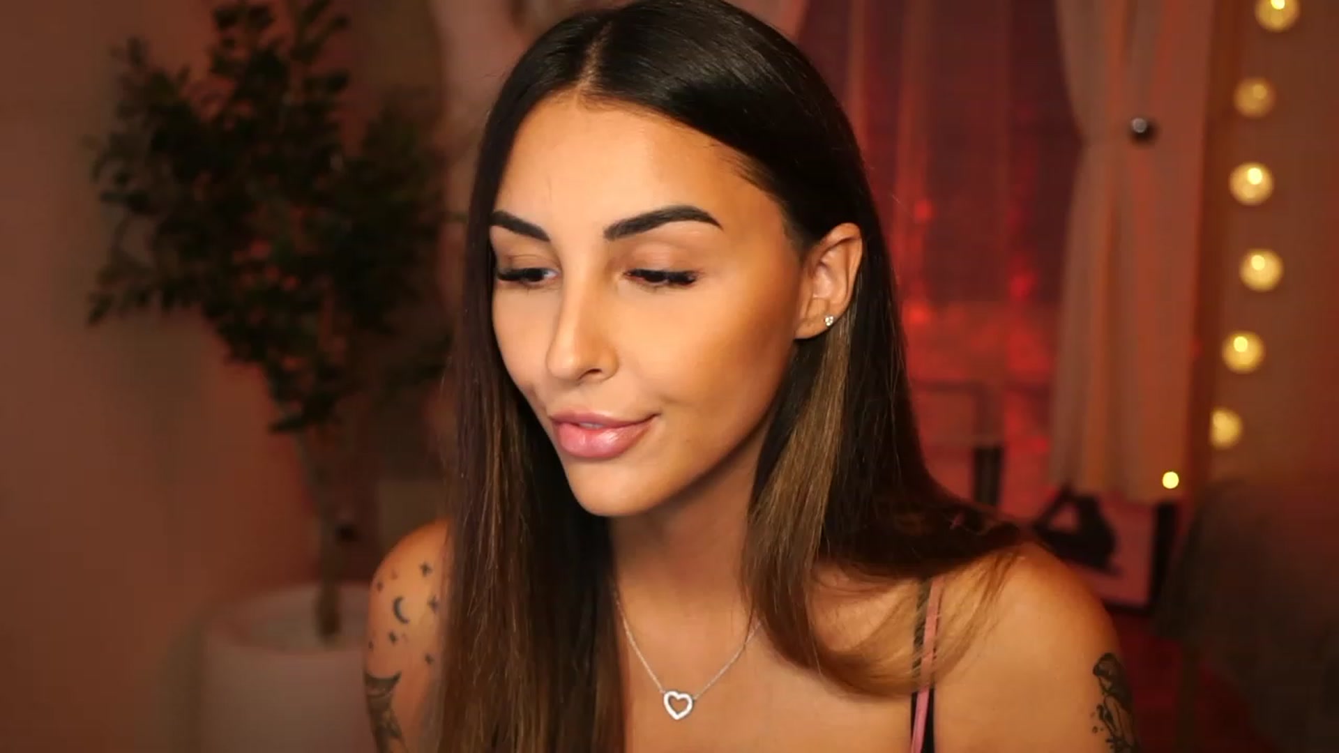 Gallery image thumbnail from Lisamelow's myfreecams stream on, 10/27/2023, 19:05 image 7 of 20
