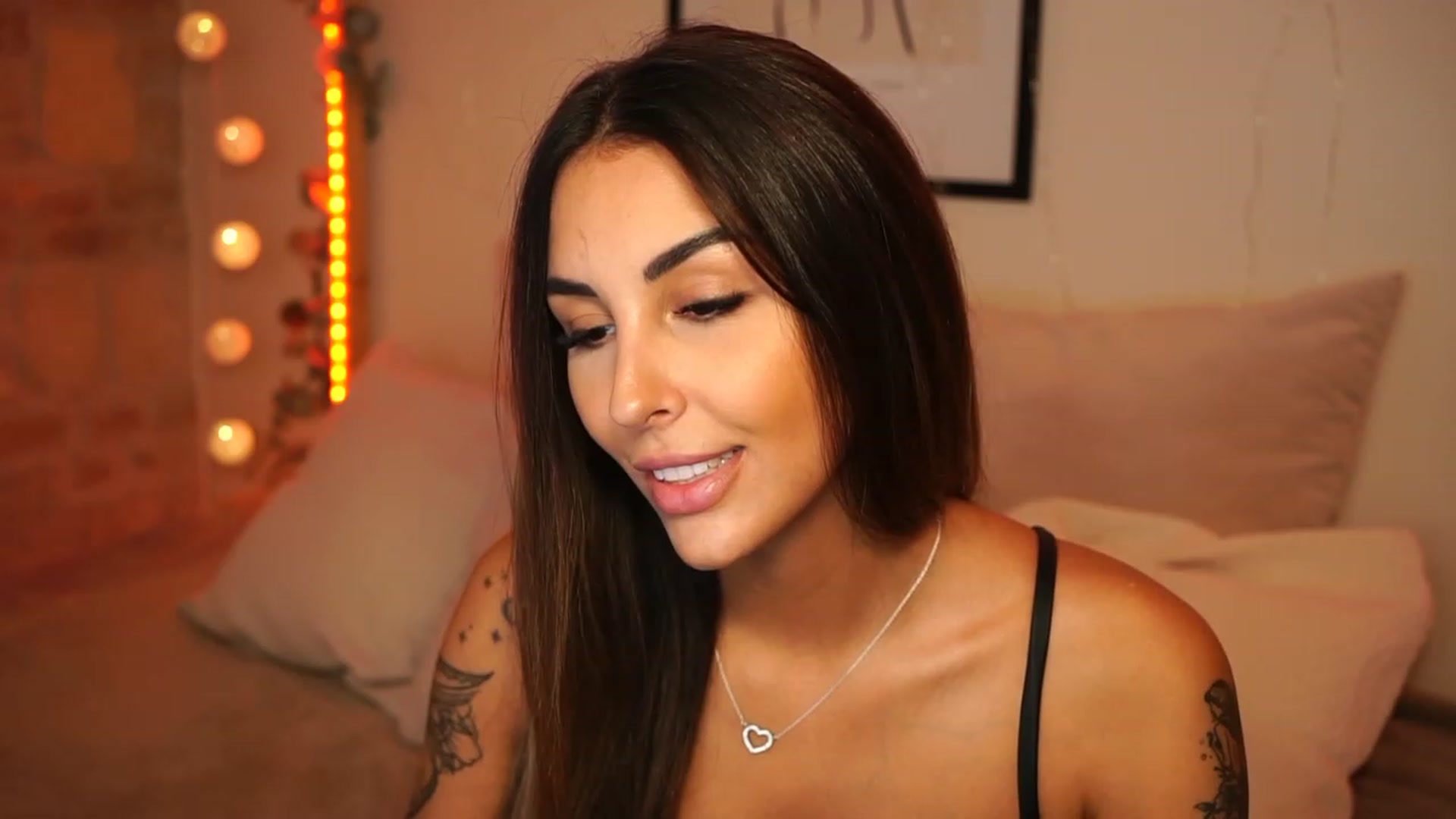 Gallery image thumbnail from Lisamelow's myfreecams stream on, 10/28/2023, 12:16 image 13 of 20