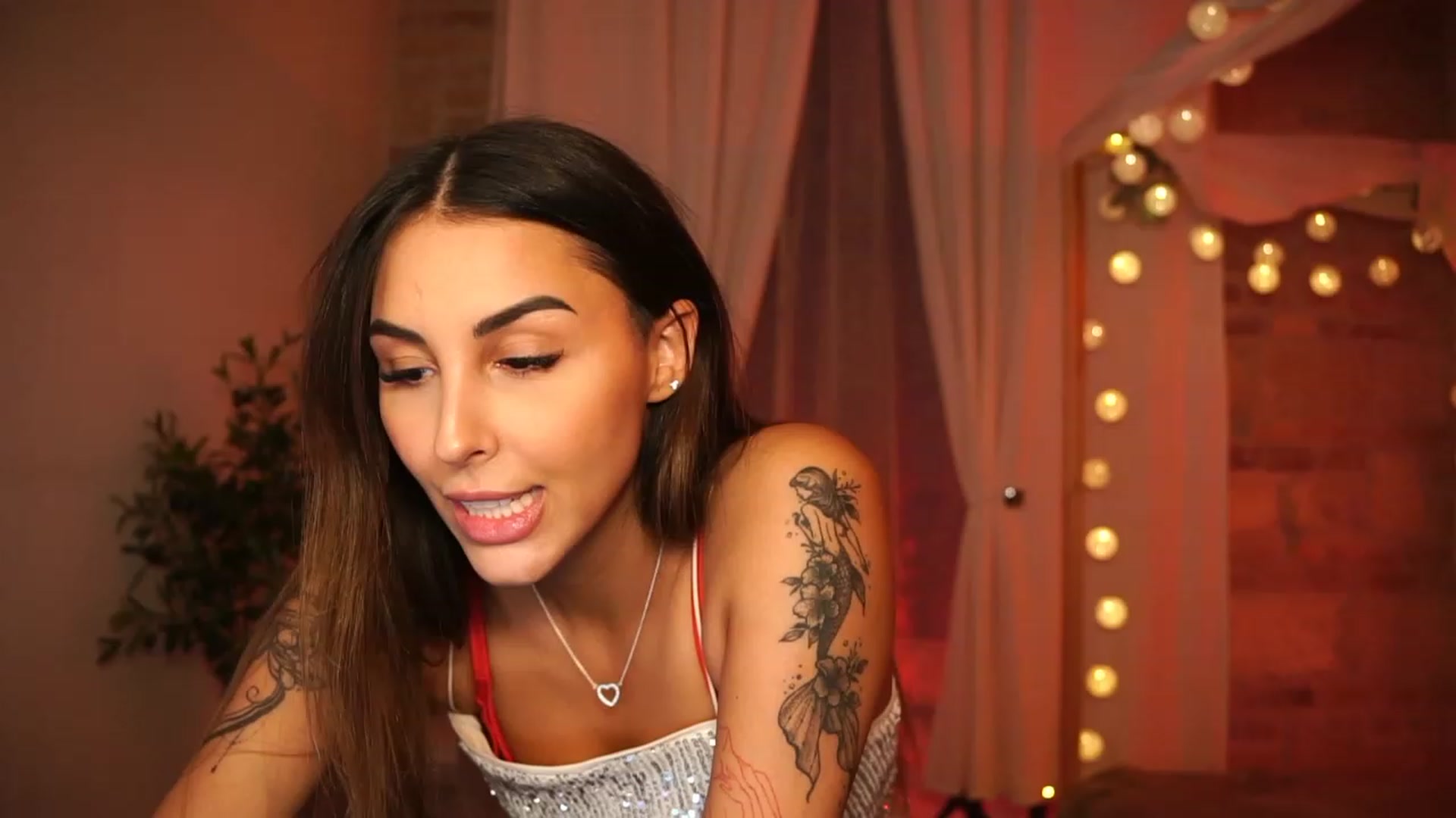Gallery image thumbnail from Lisamelow's myfreecams stream on, 10/30/2023, 19:31 image 12 of 20
