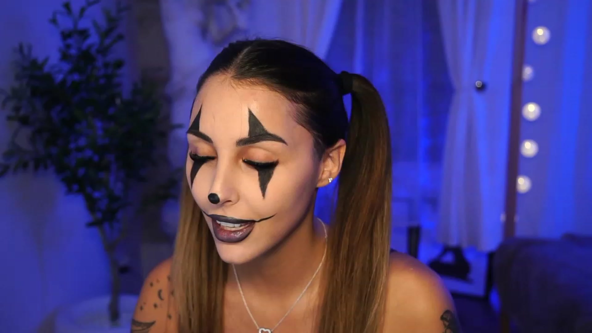 Gallery image thumbnail from Lisamelow's myfreecams stream on, 10/31/2023, 14:25 image 4 of 20