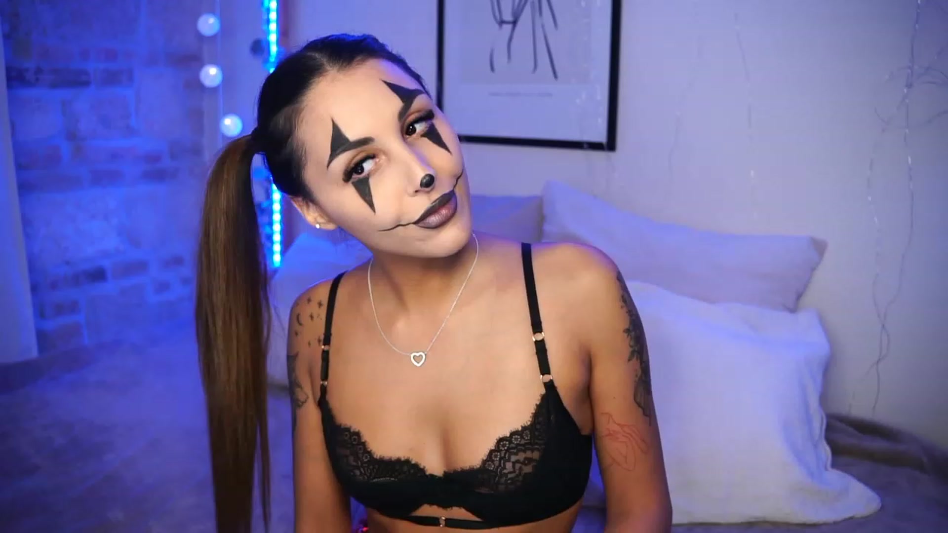 Gallery image thumbnail from Lisamelow's myfreecams stream on, 10/31/2023, 14:25 image 19 of 20