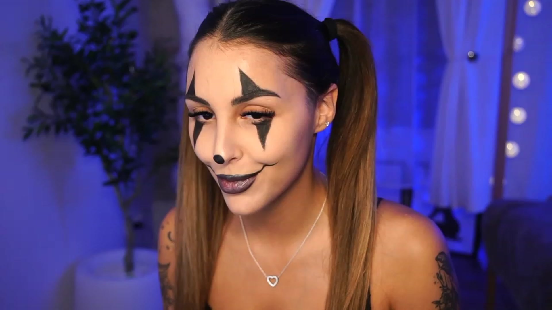 Gallery image thumbnail from Lisamelow's myfreecams stream on, 10/31/2023, 14:25 image 5 of 20