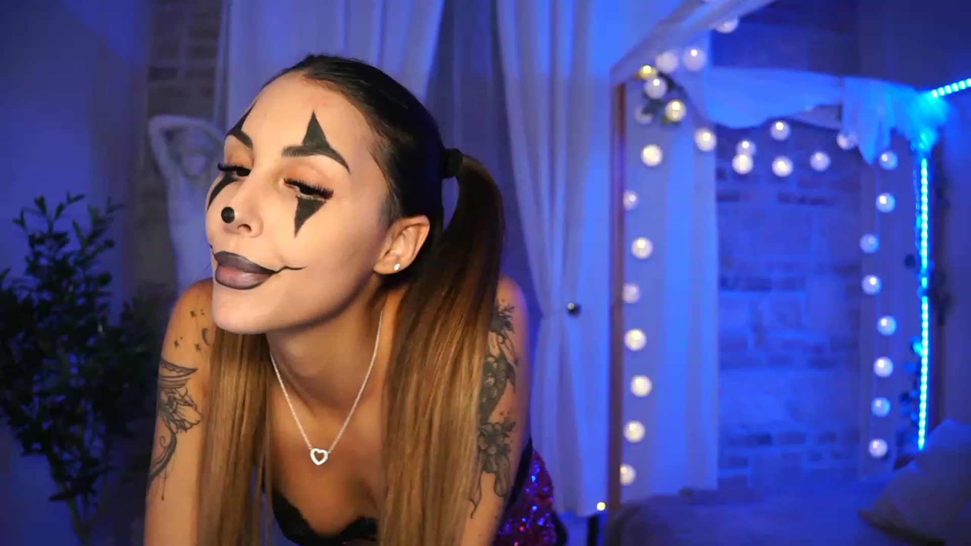 Gallery image thumbnail from Lisamelow's myfreecams stream on, 10/31/2023, 14:37 image 6 of 20