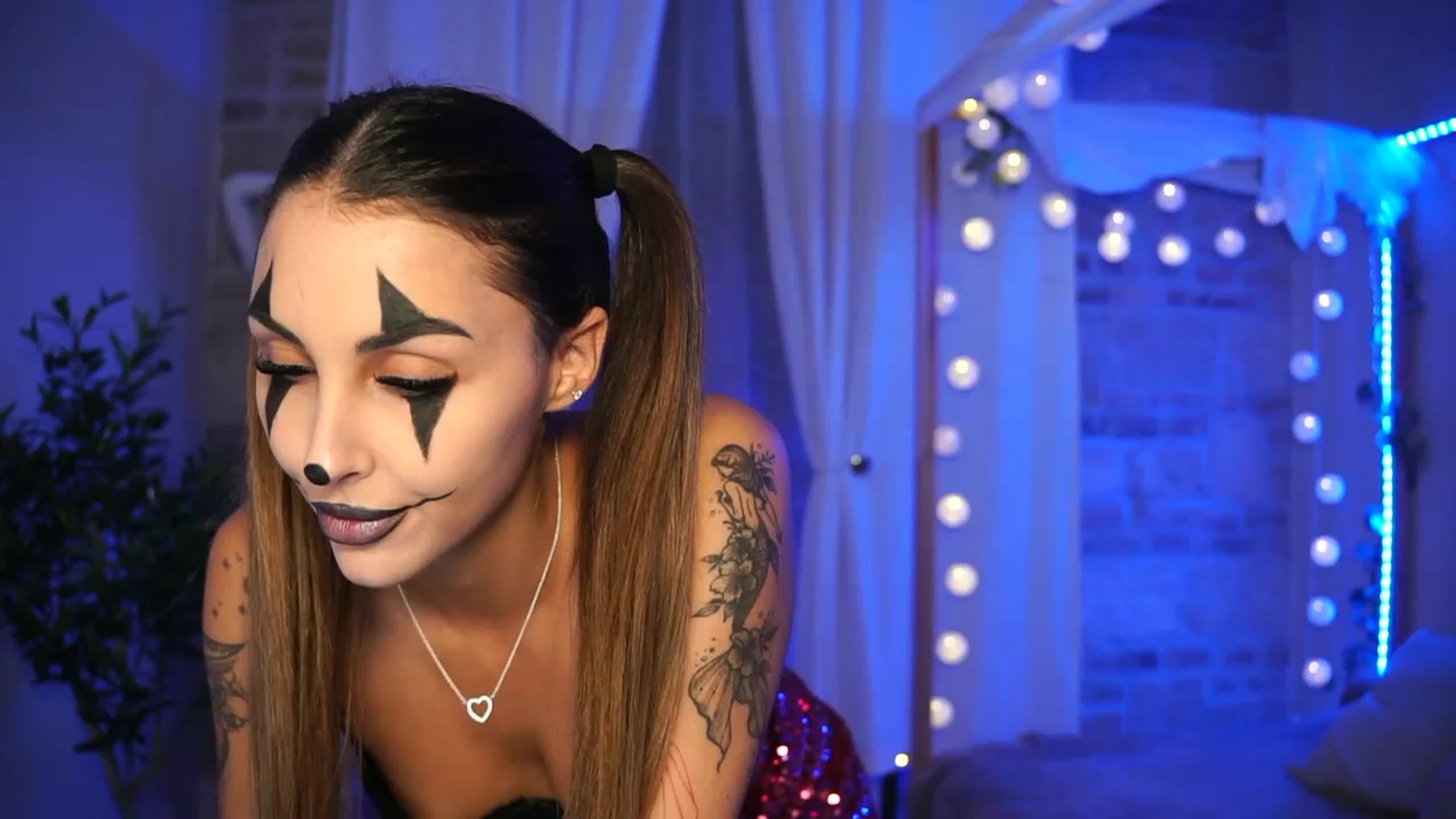 Gallery image thumbnail from Lisamelow's myfreecams stream on, 10/31/2023, 14:37 image 4 of 20
