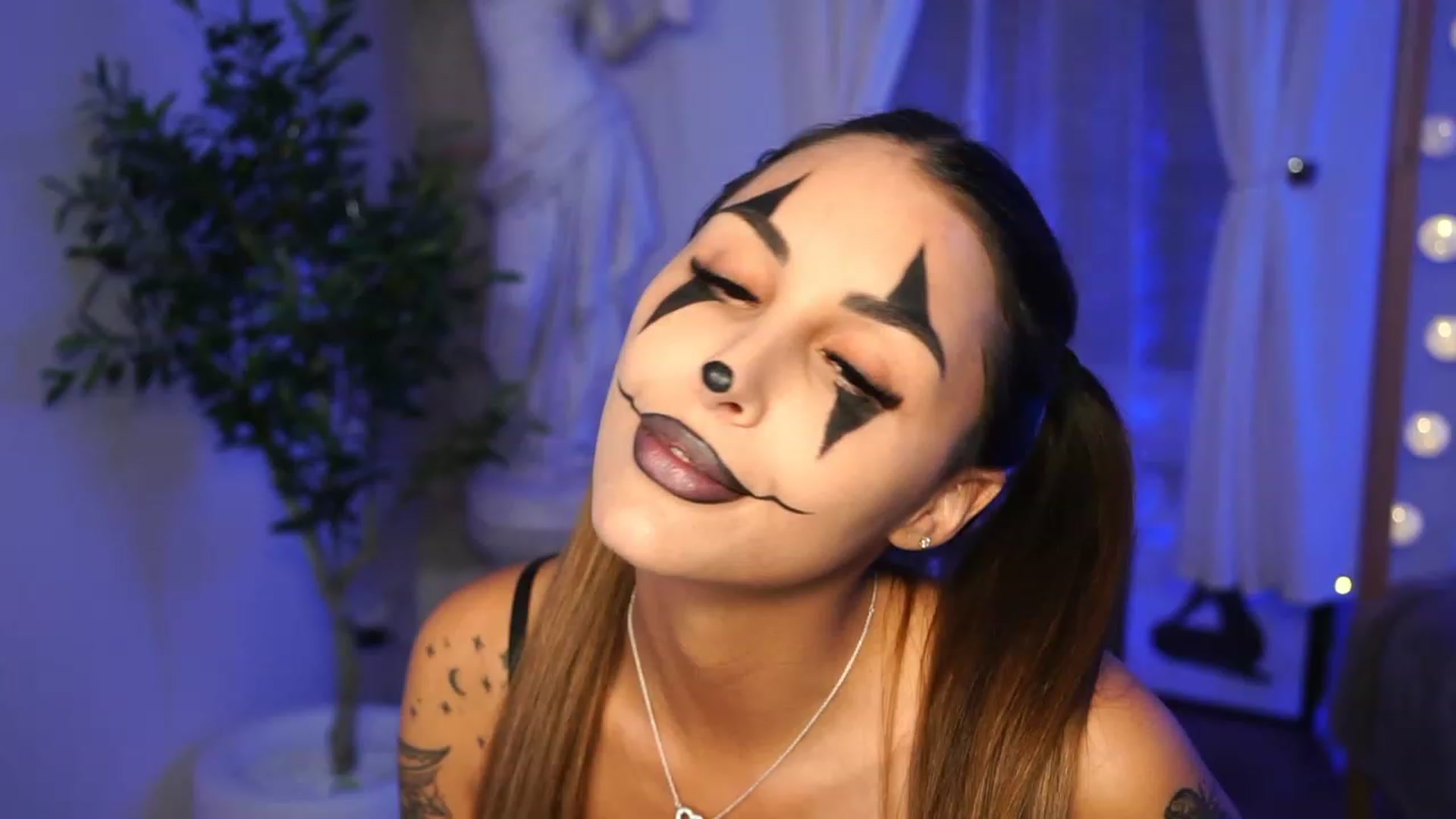 Gallery image thumbnail from Lisamelow's myfreecams stream on, 10/31/2023, 14:37 image 20 of 20