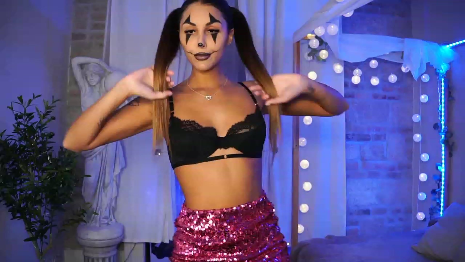 Gallery image thumbnail from Lisamelow's myfreecams stream on, 10/31/2023, 14:37 image 2 of 20