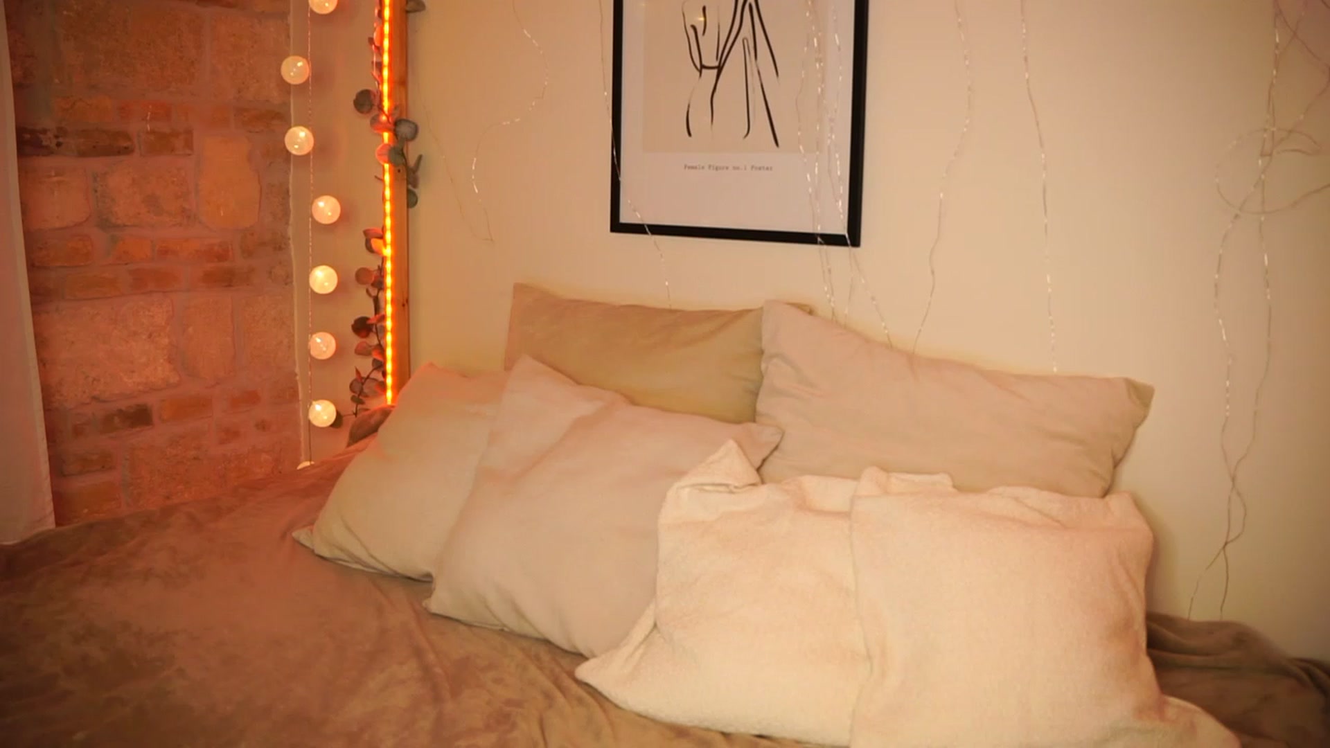 Gallery image thumbnail from Lisamelow's myfreecams stream on, 10/31/2023, 17:16 image 9 of 20