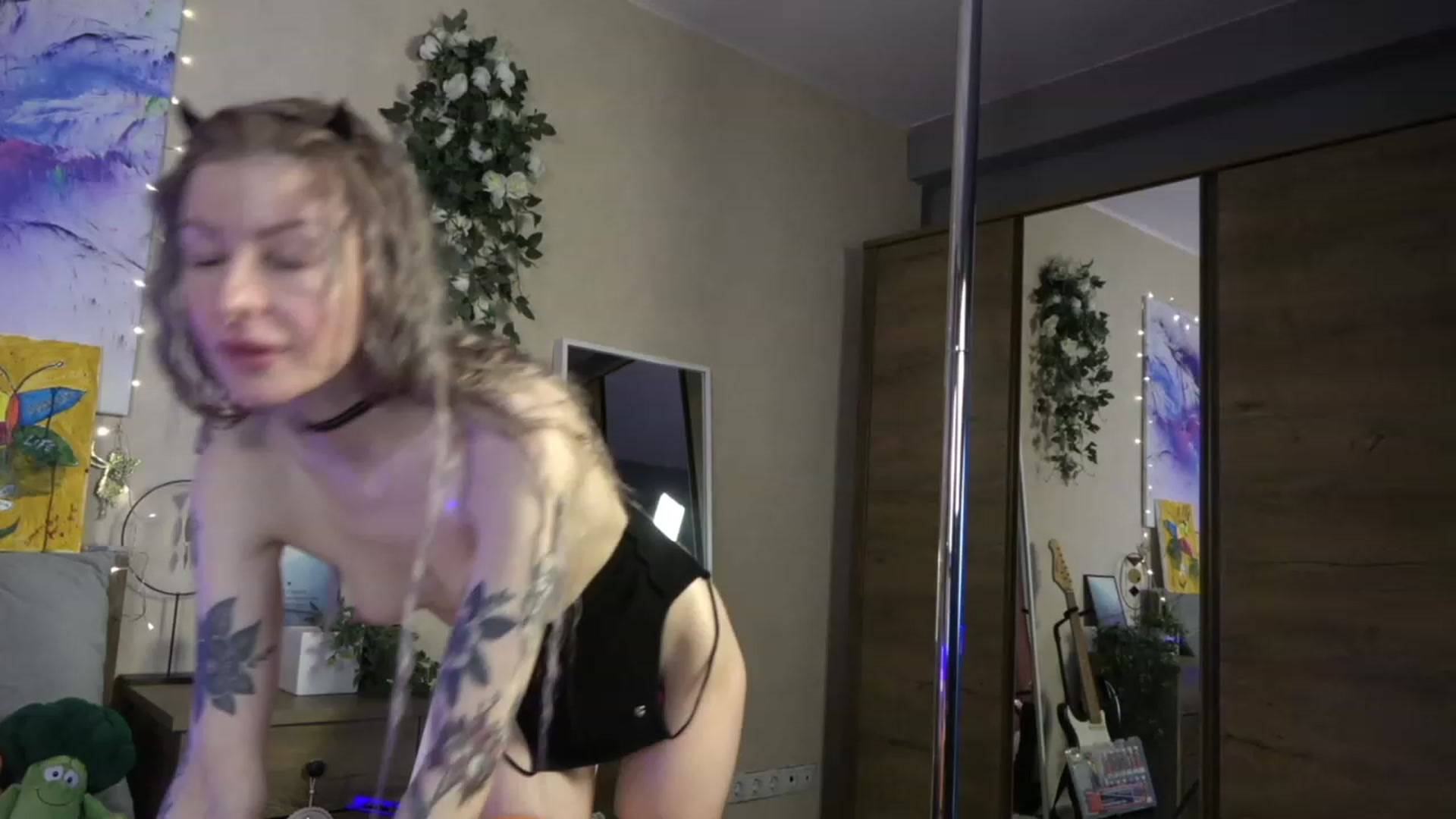 Gallery image thumbnail from Lisiahf's myfreecams stream on, 02/06/2023, 12:33 image 12 of 20